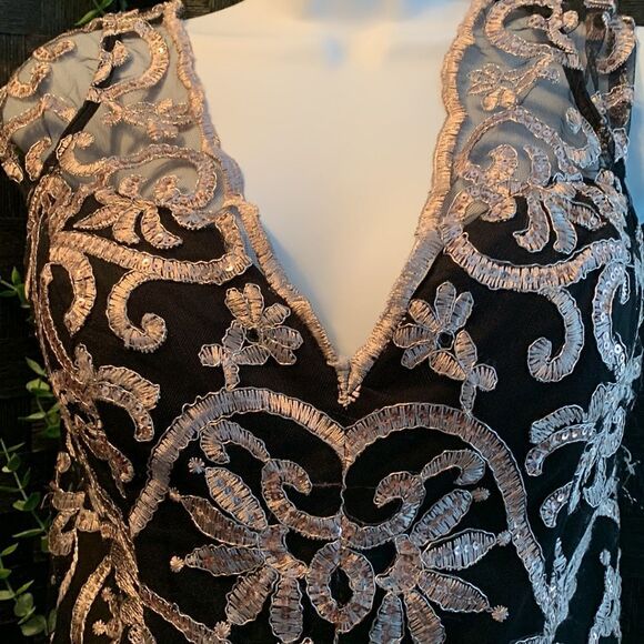 Soieblu Size Medium evening/party Dress.  Black lining with pink detailed lace - Picture 3 of 15